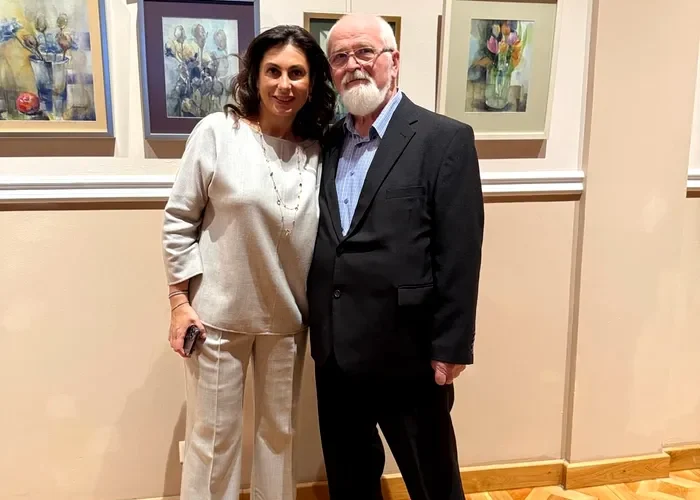Vernisaj la Oradea: Loredana Popescu-Tăriceanu expune seria „Lumini de flori”