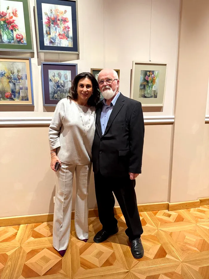 Vernisaj la Oradea: Loredana Popescu-Tăriceanu expune seria „Lumini de flori”