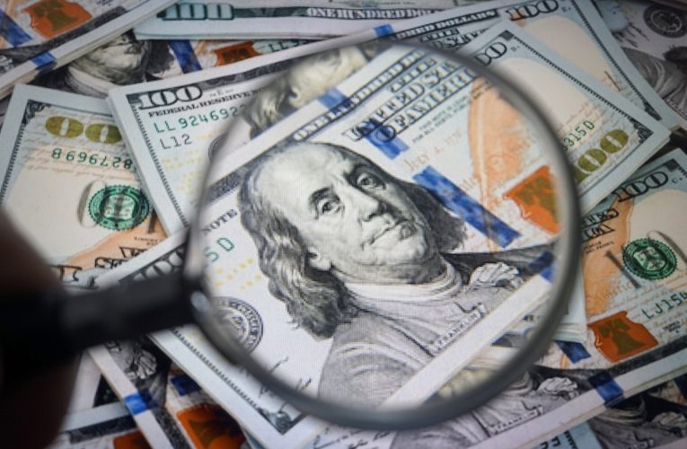 Wall Street, în cădere liberă după ce Trump a amenințat China cu „o creștere masivă” a tarifelor