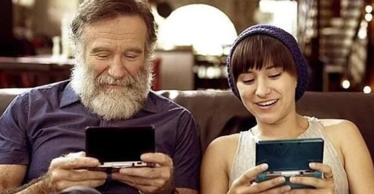 Zelda Williams le cere fanilor să nu-i mai trimită videoclipuri AI cu tatăl ei, Robin Williams: E lipsă de respect, o prostie