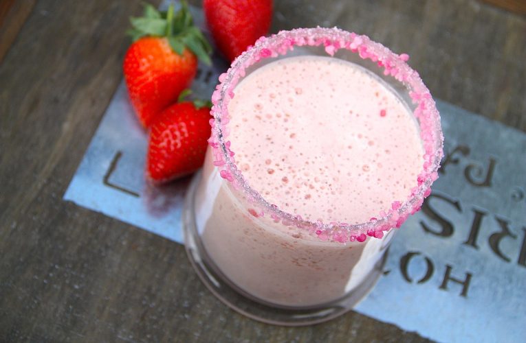 Altă taxă, altă distracție! Milkshake-urile și latte-urile vor fi incluse în taxa pe zahăr în Marea Britanie