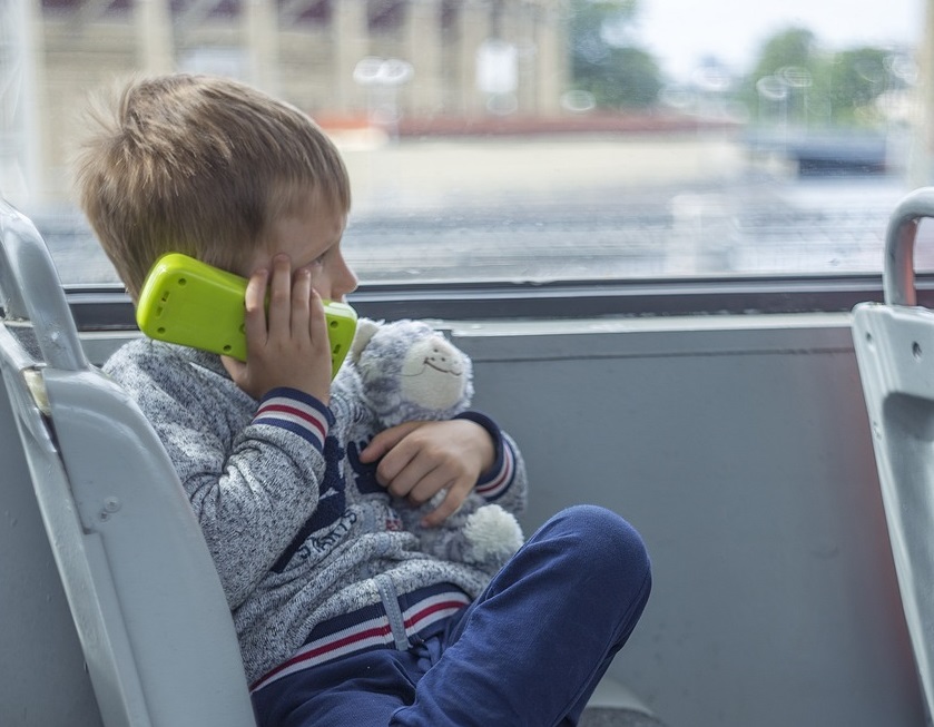 Avertisment sever de la Europol: Rețelele criminale recrutează copii prin jocuri video