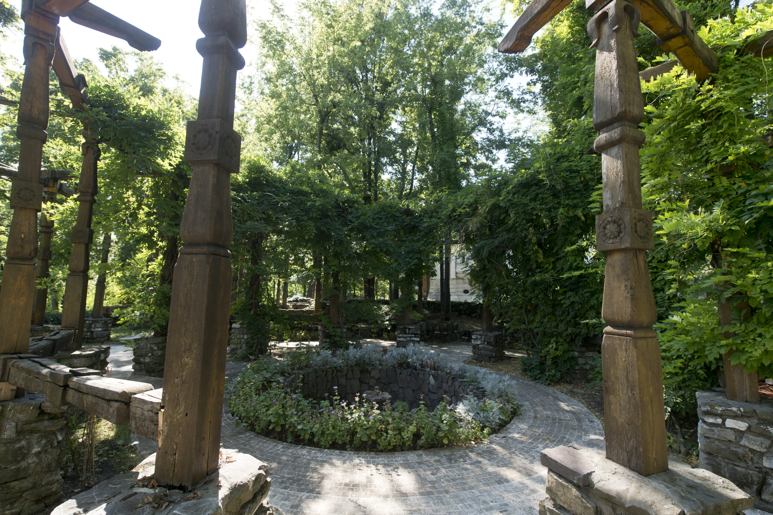 Bolojan, impresionat de grădinarii de la Cotroceni