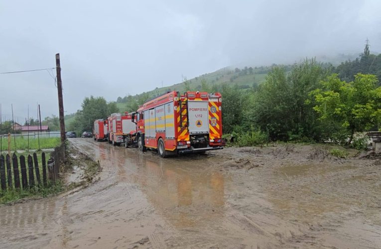 Cod galben de inundații în șase județe. Viituri rapide pe râurile mici și scurgeri importante