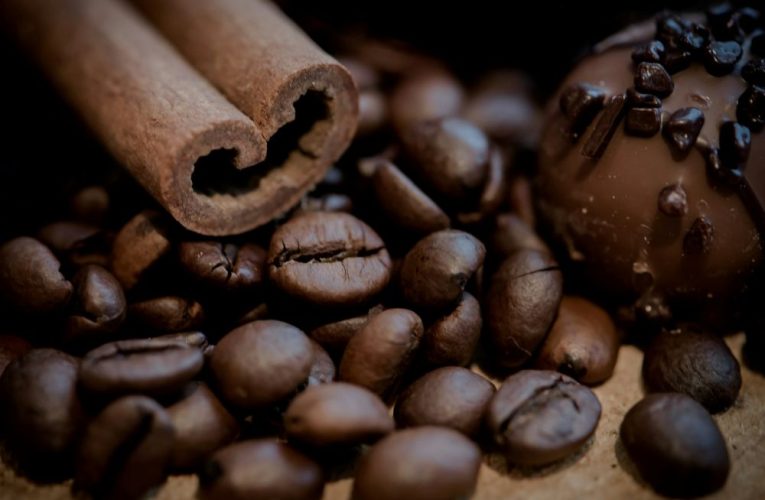 Cofeina nu protejează creierul de efectele negative ale alimentelor nesănătoase