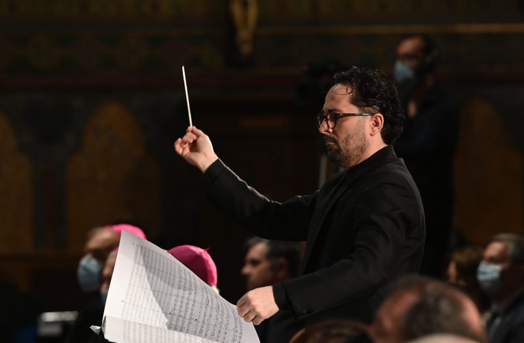 „Crăciunul Dirijorului cu Daniel Jinga”, concert-spectacol la Sala Palatului pe 20 decembrie 2025