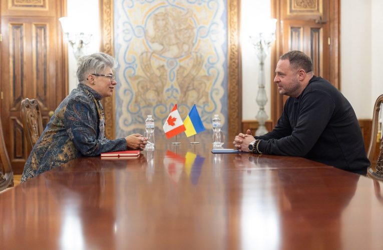 Criză politică la Kiev: Zelenski refuză să-și demită șeful de cabinet