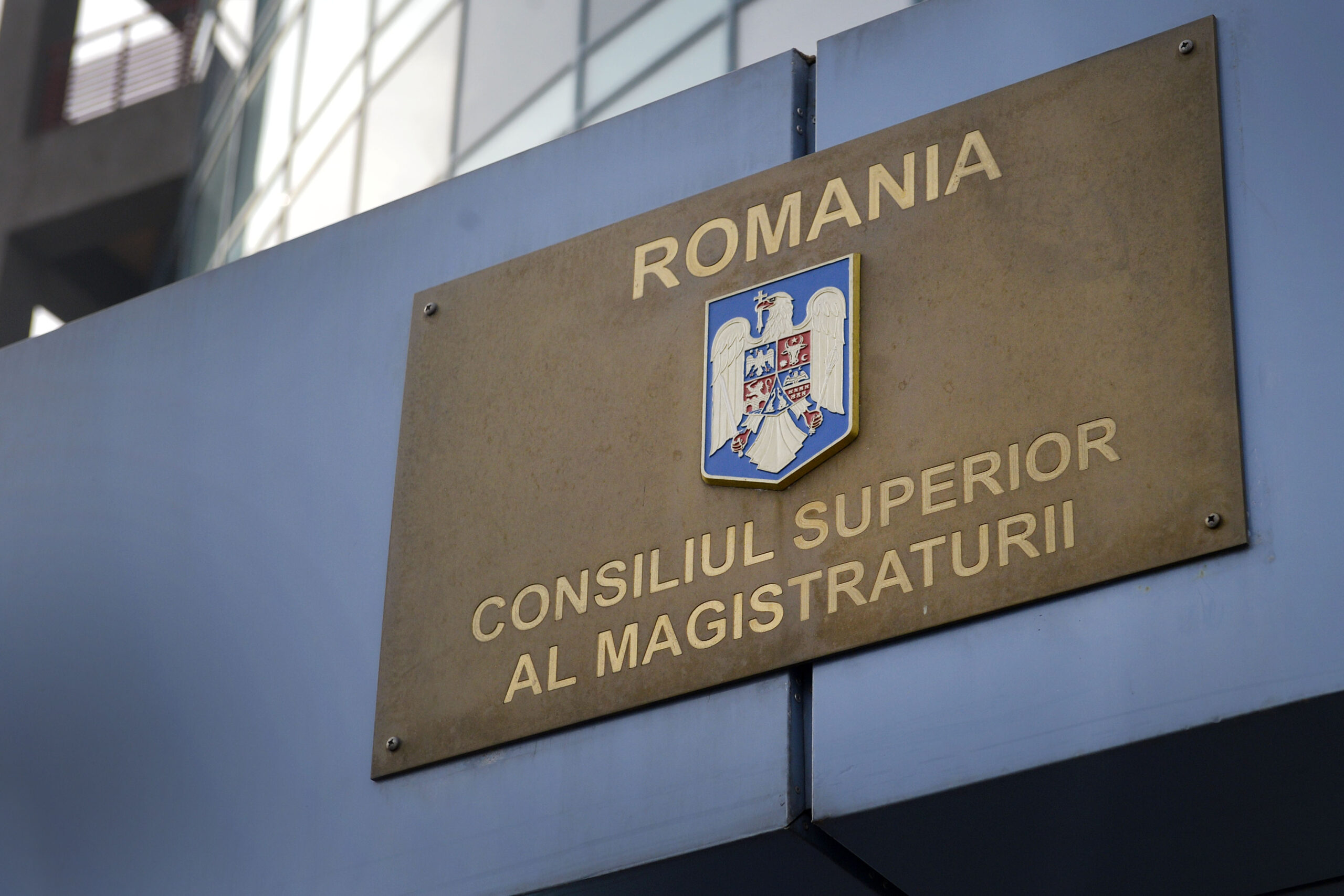 CSM consultă magistrații pe legea pensiilor de serviciu. Adunări generale convocate urgent