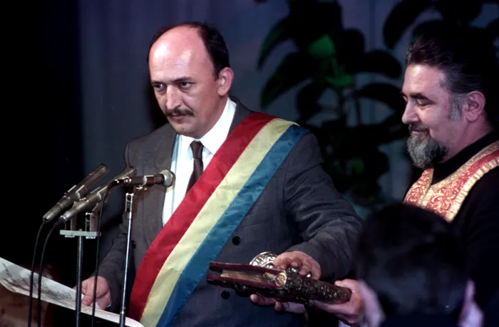 Cum au repetat primarii Capitalei aceleași promisiuni de 35 de ani. Naumovici: „Dacă te uiți pe campanii pare că nu s-a făcut nimic în București”