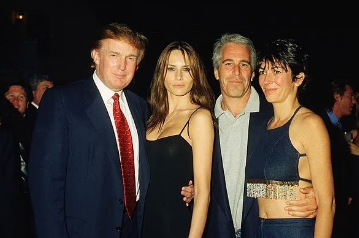 Dezvăluirile explozive ale lui Michael Wolff: Epstein și Trump, doi oameni legați de aceleași umbre
