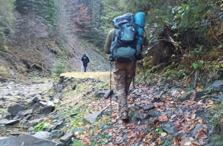 Doi turiști ucraineni, blocați în Șaua Strunga din Munții Maramureșului