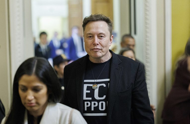 Elon Musk prezice un viitor al AI în care „munca va fi opțională”