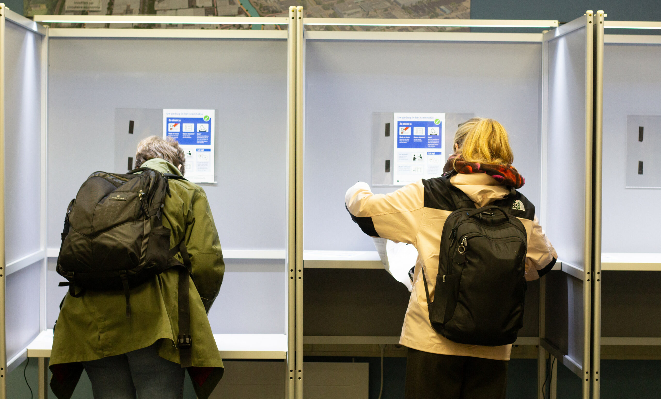 Elvețienii vor vota pentru obligativitatea îndatoririlor civice pentru toți cetățenii