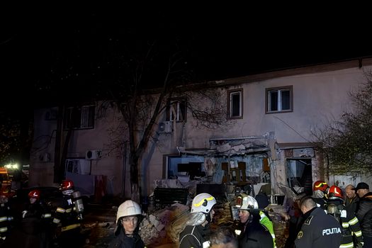 Explozie într-un bloc de lângă Capitală: intervenție de amploare după deflagrația unei butelii