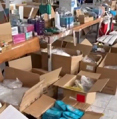 Fabrică neautorizată de dispozitive de vapat, descoperită în Prahova