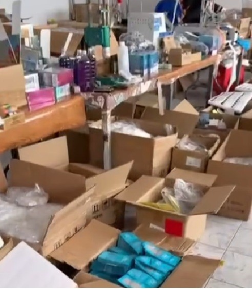 Fabrică neautorizată de dispozitive de vapat, descoperită în Prahova