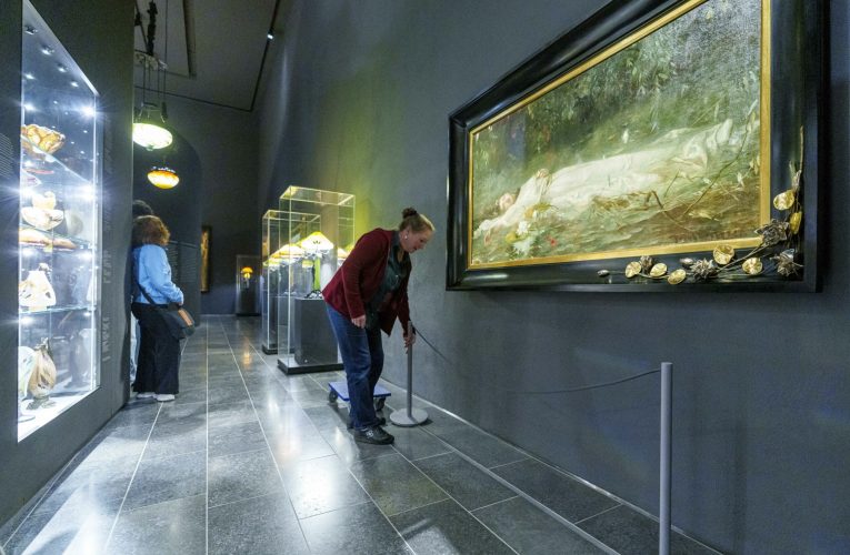 Fanii Taylor Swift invadează un muzeu german pentru tabloul care a inspirat „The Fate of Ophelia”