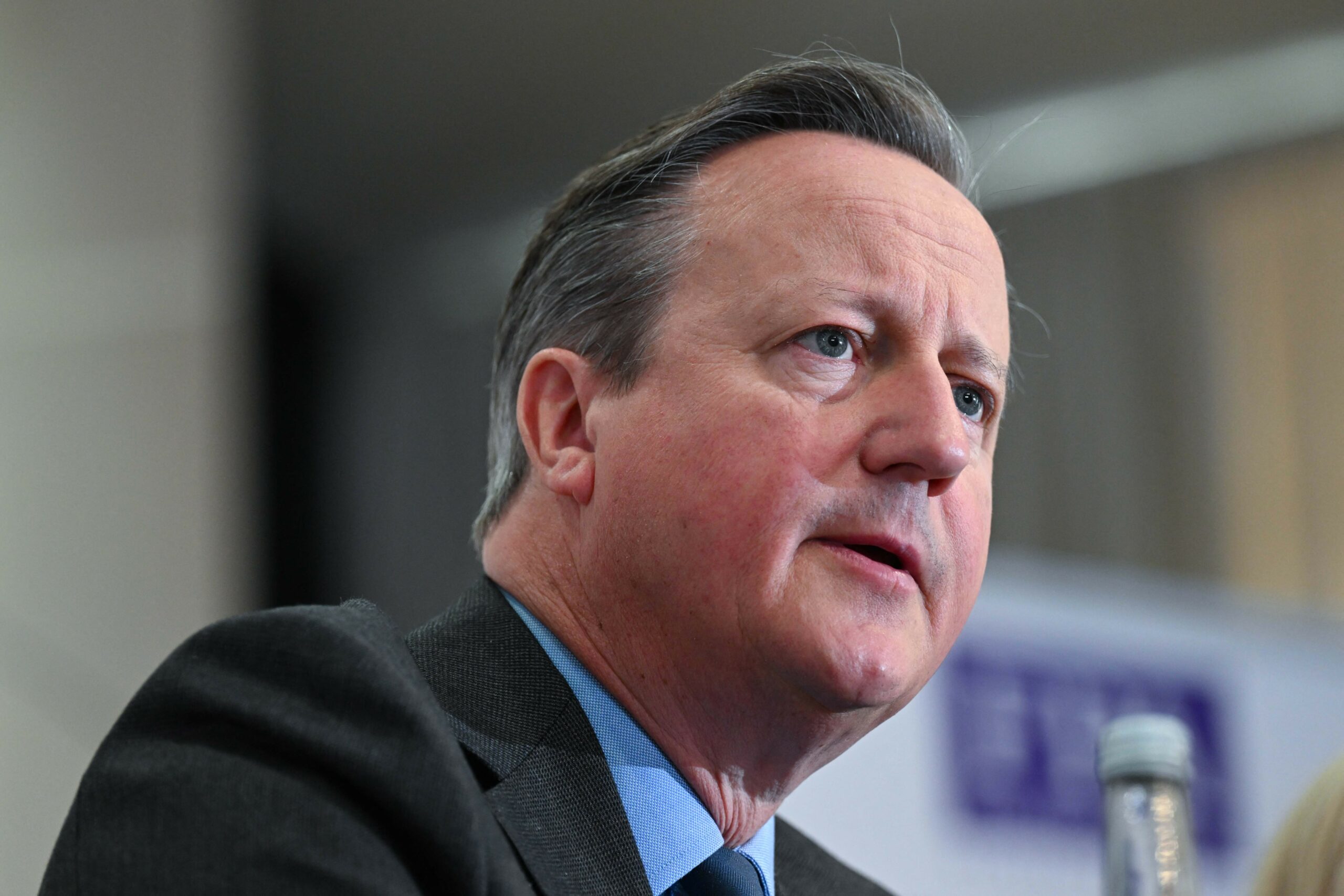 Fostul premier britanic, David Cameron dezvăluie că a fost diagnosticat cu cancer de prostată