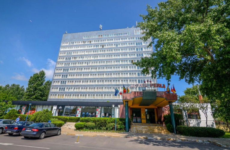 Fusese condamnat la demolare, dar acum, Hotelul Perla din Mamaia începe o viață nouă / Proprietarul a decis restaurarea clădirii – monument