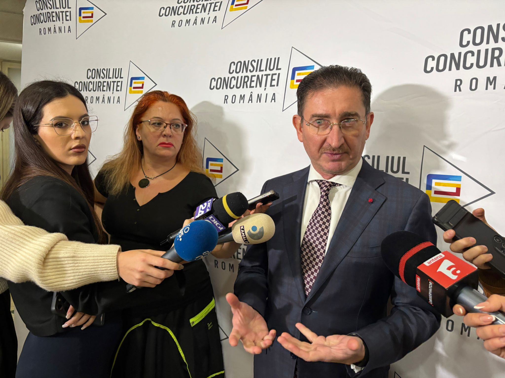 În ce stadiu sunt tranzacțiile pentru vânzarea Carrefour și La Cocoș? Explicațiile lui Bogdan Chirițoiu, președintele Consiliului Concurenței