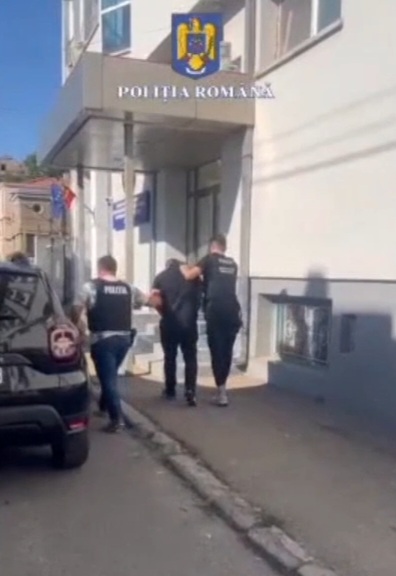 Începe unul dintre cele mai inedite procese din România. Suspecții au filat cu drona vila unui primar și au dispărut cu 60.000 € după ce au evitat camerele de supraveghere