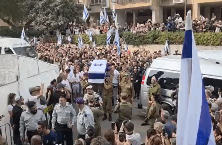 Israelul i-a spus adio eroului ținut 11 ani captiv în Gaza. Tatăl său: Am văzut declinul moral al țării odată cu abandonarea lui Hadar