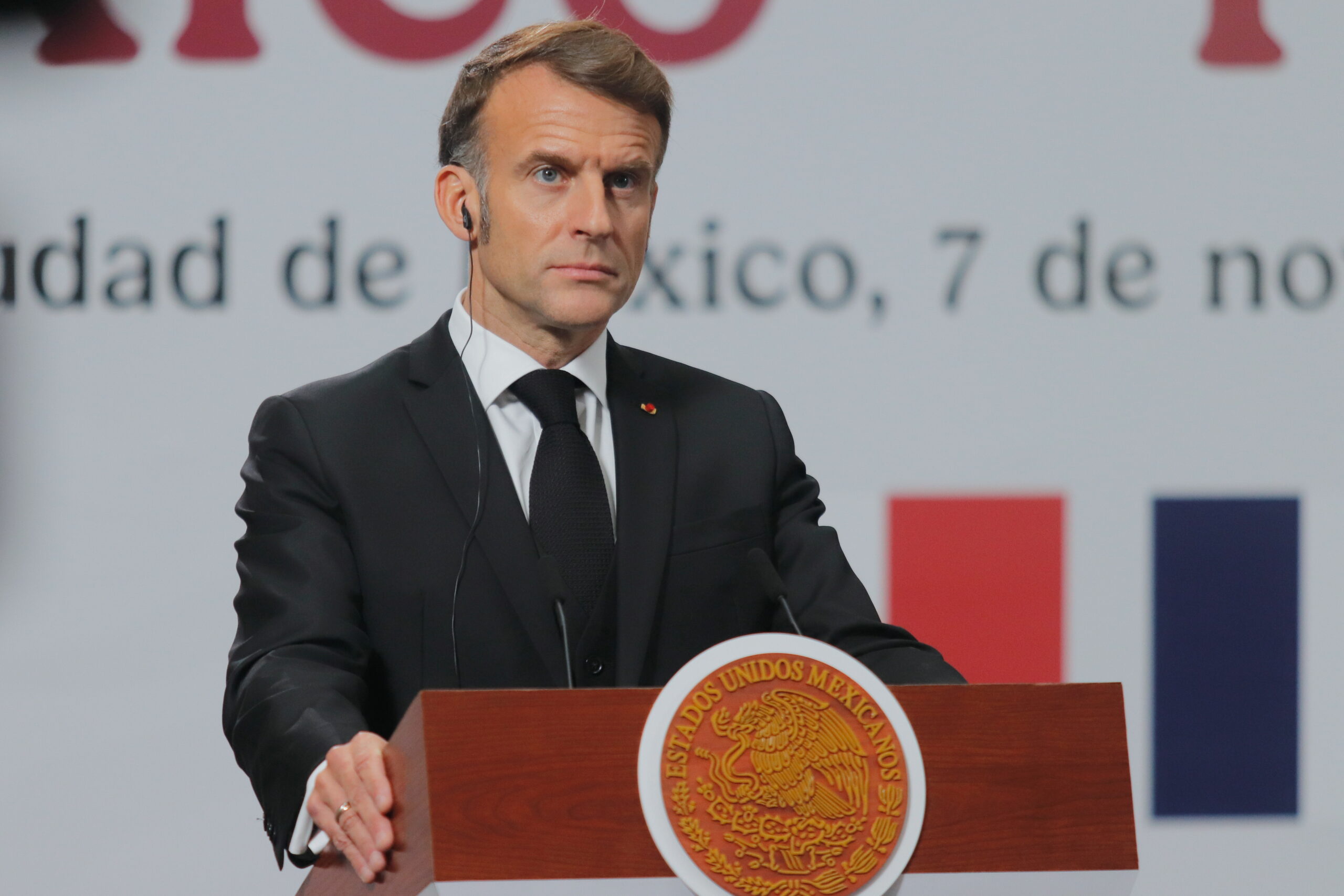 Jaful de la Muzeul Luvru: Macron promite că „bijuteriile vor fi găsite”