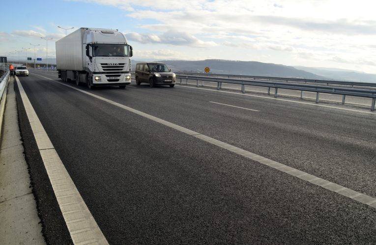 Lotul Suplacu de Barcău – Chiribiș din Autostrada Transilvania a trecut de jumătate din execuție. Tronsonul de autostradă fusese preluat de Erbașu de americanii de la Bechtel