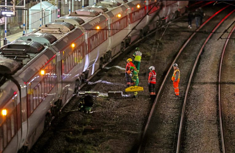 Marea Britanie: Bărbat acuzat de 11 tentative de omor după atacul cu cuțitul din tren. Incidentul a șocat întreaga țară.