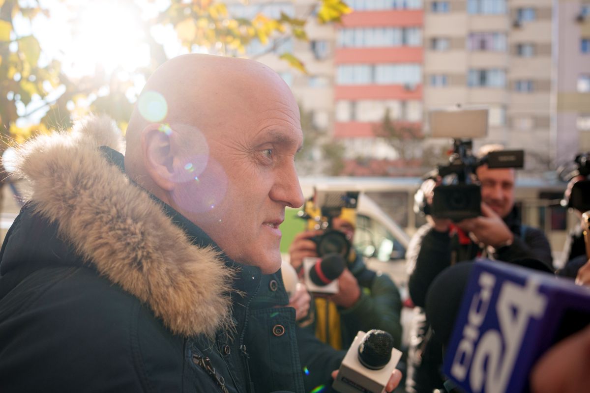 Măsuri de securitate sporite la Otopeni pentru Horațiu Potra, adus în România din Dubai. „Mercenarul lui Georgescu” este acuzat de tentativă de lovitură de stat. VIDEO