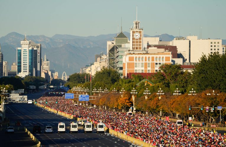 Milioane de candidați pentru 38 000 de locuri de muncă în administrația publică, în China