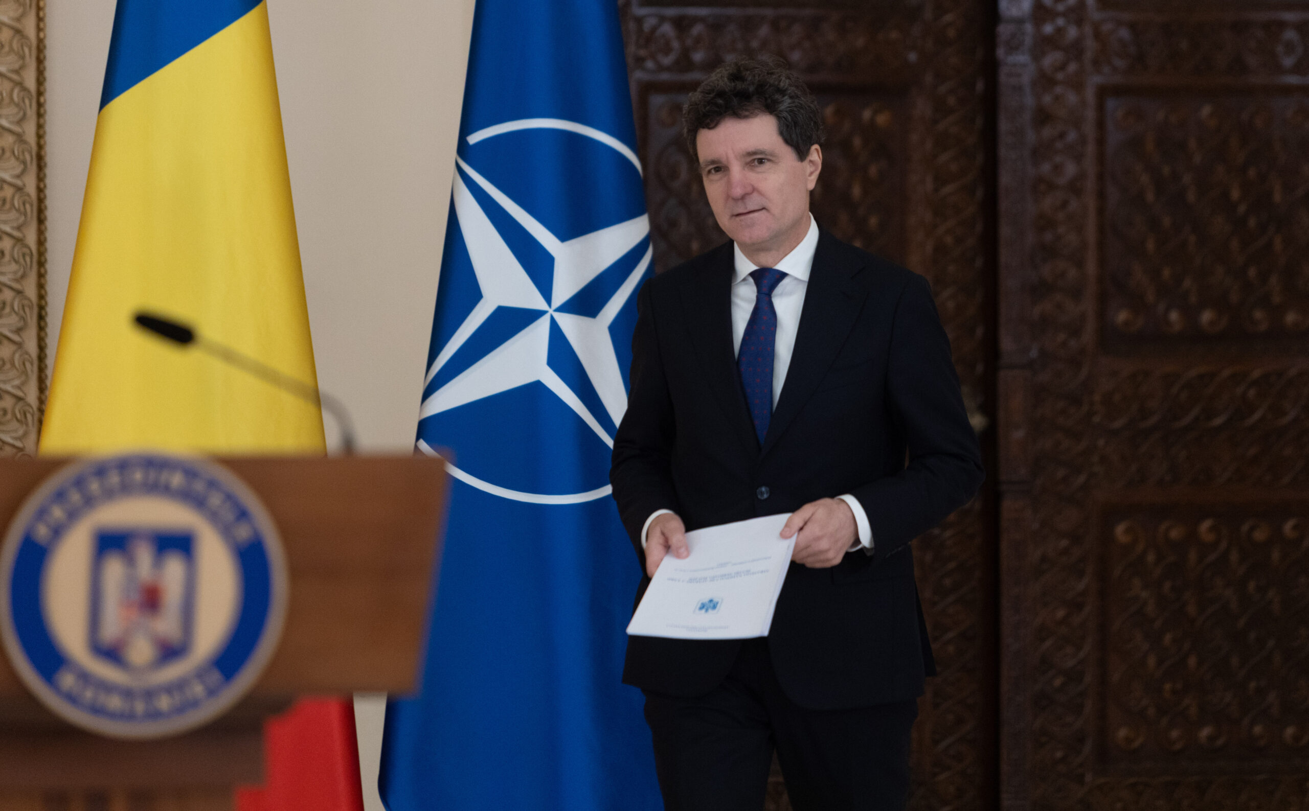 Nicușor Dan a prezentat Strategia Națională de Apărare: „nu vrem să apărăm statul, ci cetățeanul care trăiește în acest stat” / Serviciile de informații vor fi implicate în culegerea de date pentru combaterea corupției /