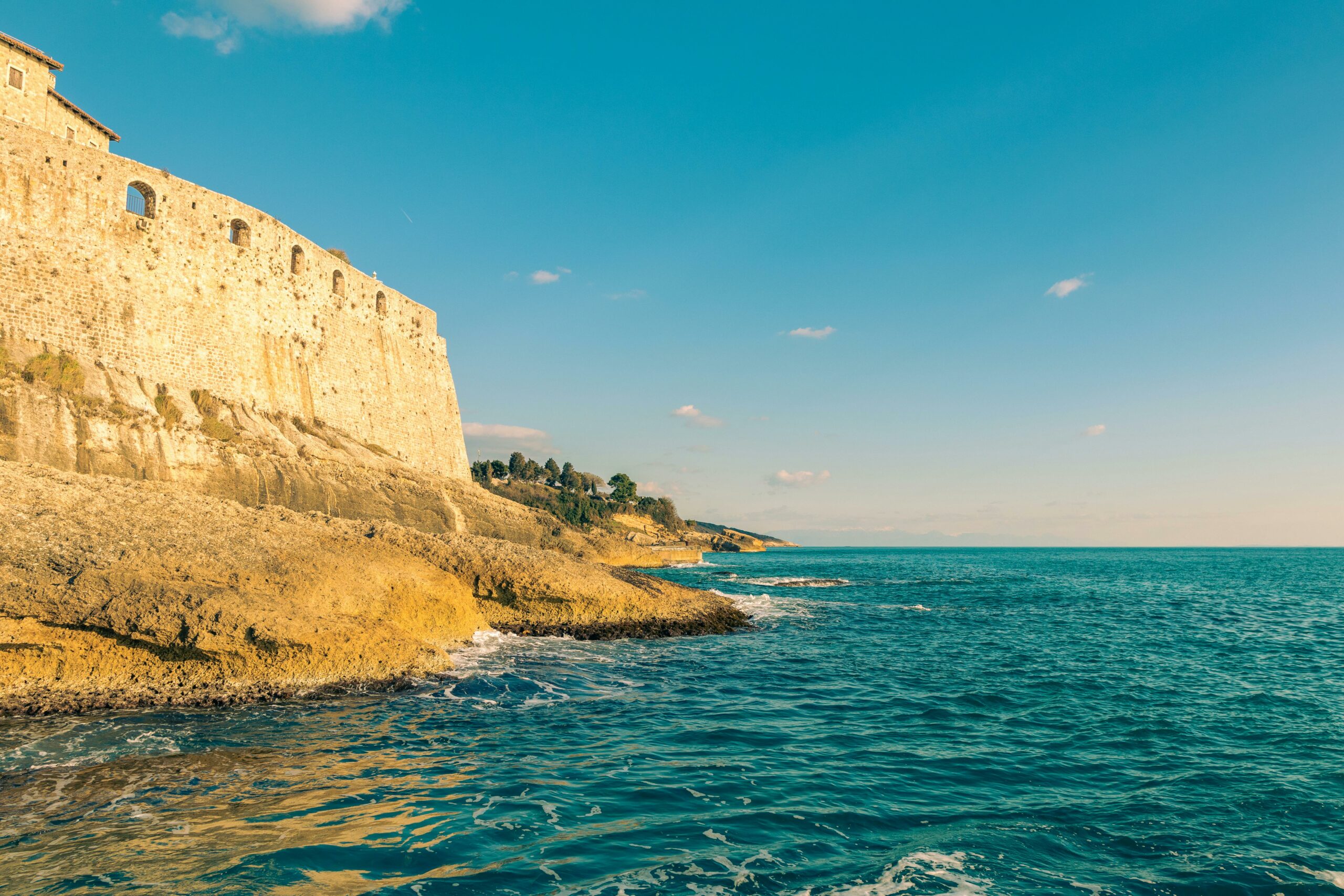 Orașul de coastă mai ieftin decât Croația, într-o țară europeană mai puțin cunoscută