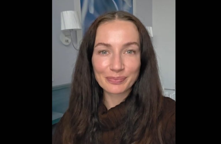 Paula Hriscu, șah-mat la Realitatea TV / Artista interzice postului TV să-i mai folosească o piesă, după ce aceasta a fost asociată cu mișcarea suveranistă / „Eu fac muzică, nu politică”