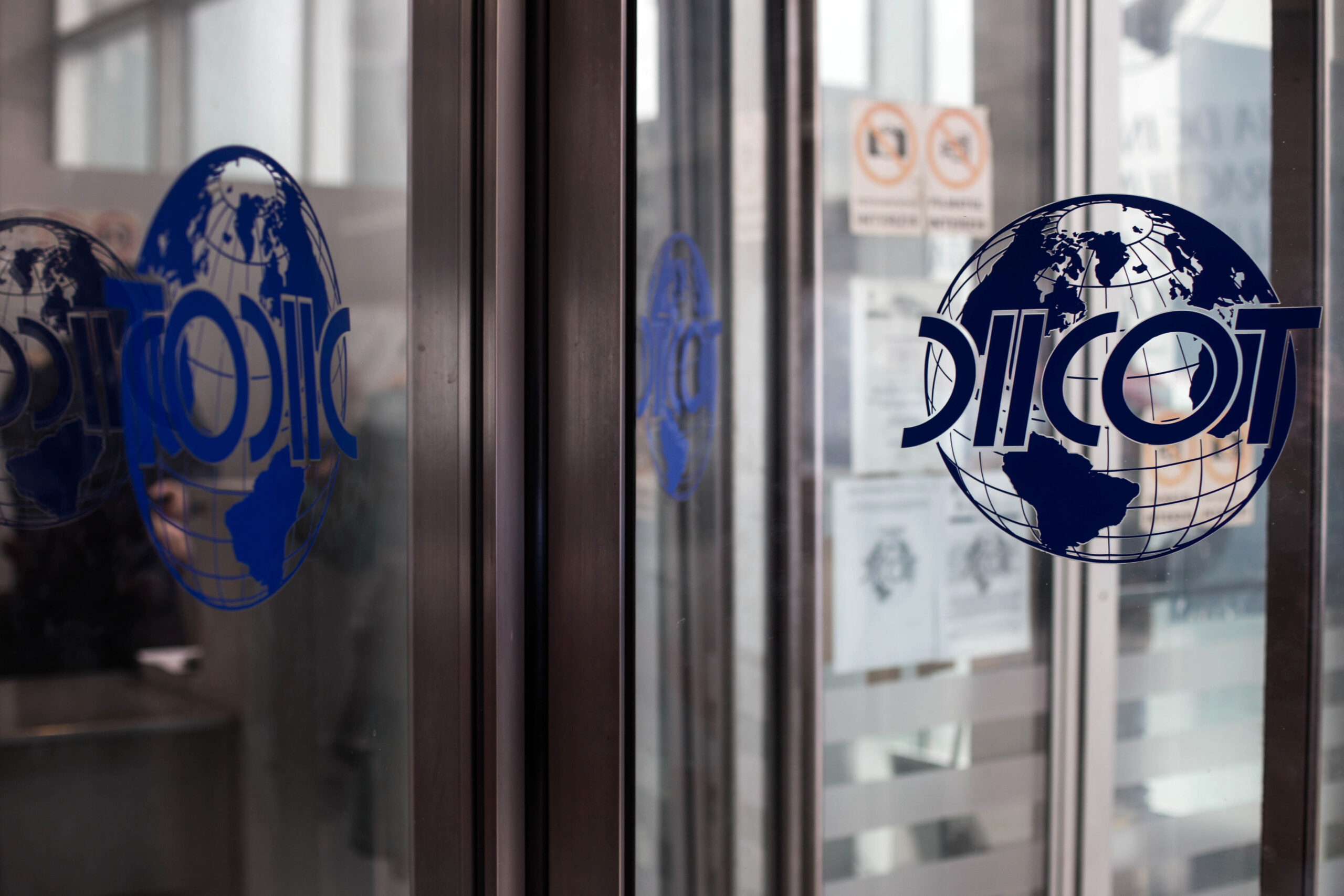 Percheziții în Capitală, Ilfov și Iași, într-un dosar de înșelăciune. Prejudiciu de 7 milioane euro