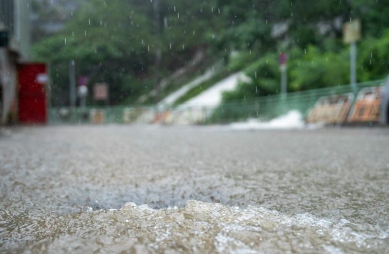 Ploile torențiale îi bagă în ședință pe prefecți și șefii ISU. Cantitățile de precipitații se pot dubla în perioada următoare