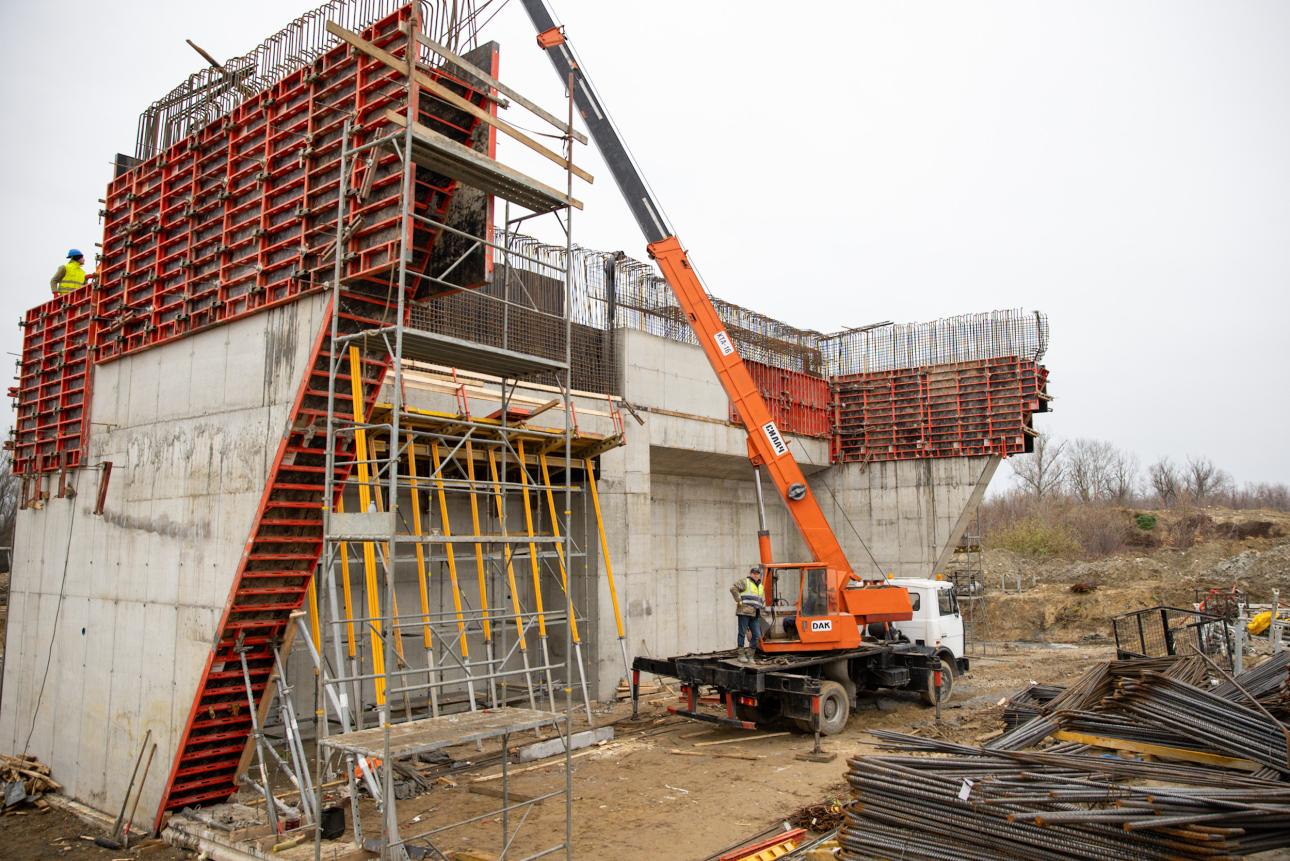 „Podul de flori” de la Ungheni va fi gata până la sfârșitul anului viitor