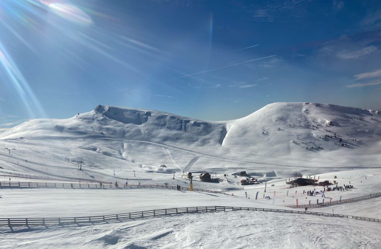 Salvamont avertizează: evitați traseele de peste 1.800 de metri din cauza riscului de avalanșă