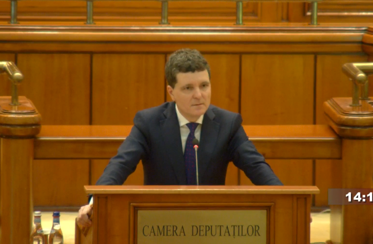 Ședința comună a Parlamentului: Președintele Nicușor Dan ține primul discurs în parlament de la depunerea jurământului de președinte, din luna mai. El a fost primit cu aplauze de parlamentari