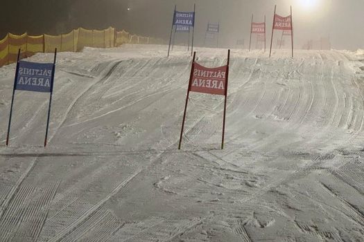 Start la schi în România. Sâmbătă se deschide sezonul în Sibiu cu zăpadă păstrată de iarna trecută