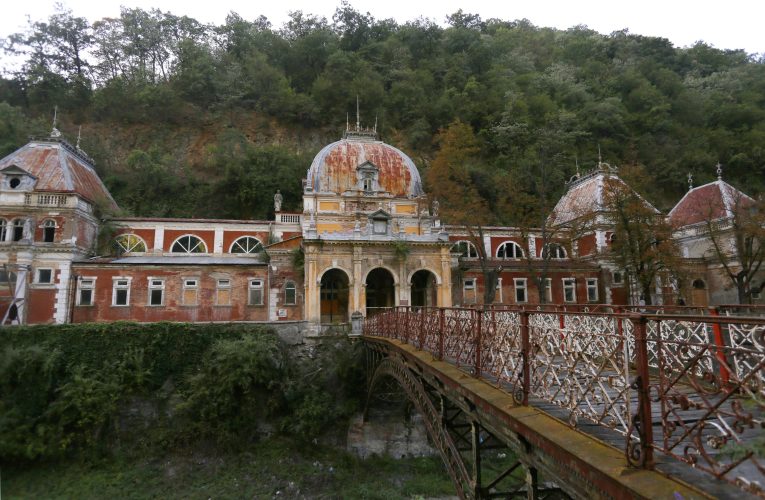 Statul român recuperează Băile Herculane: o mega-confiscare fără precedent după două decenii de jaf