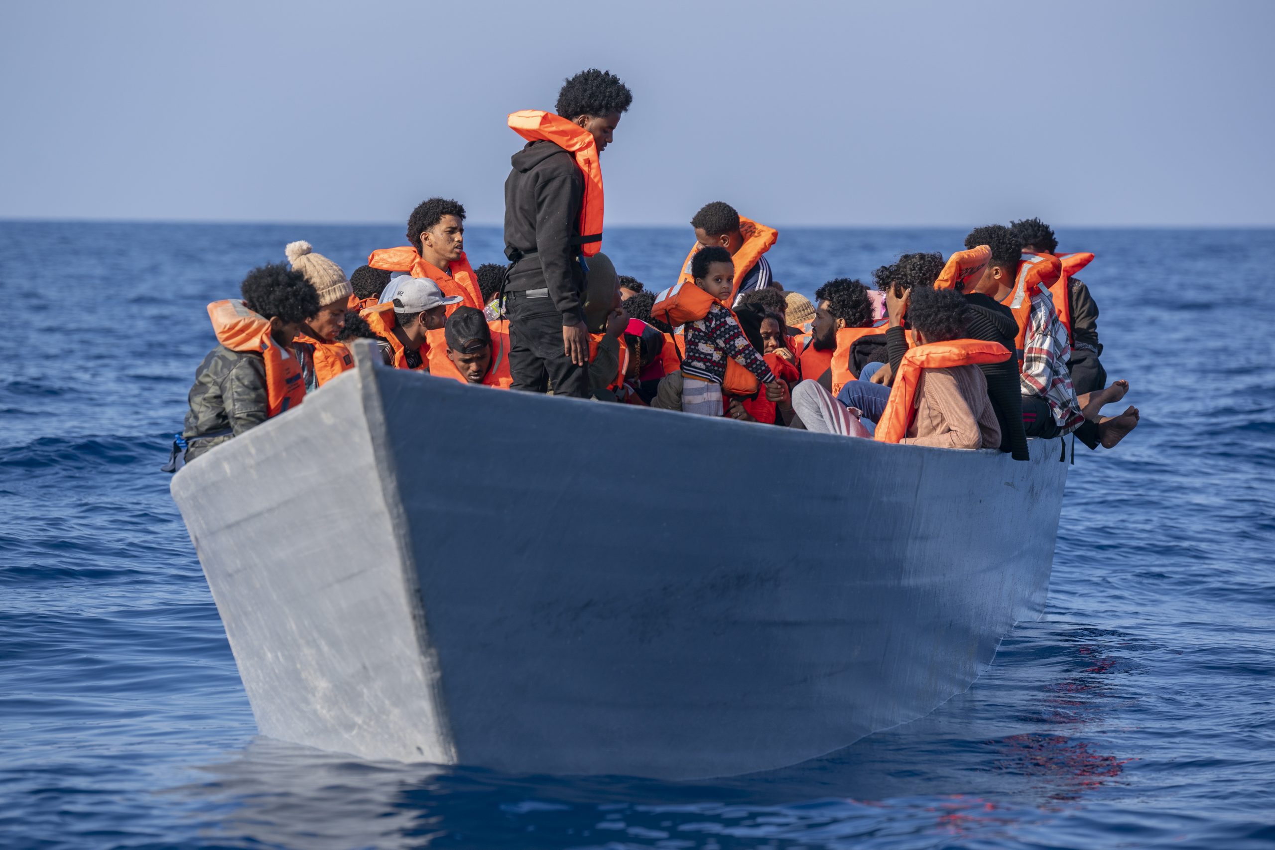 Sute de migranți, dispăruți după ce barca în care se aflau s-a scufundat