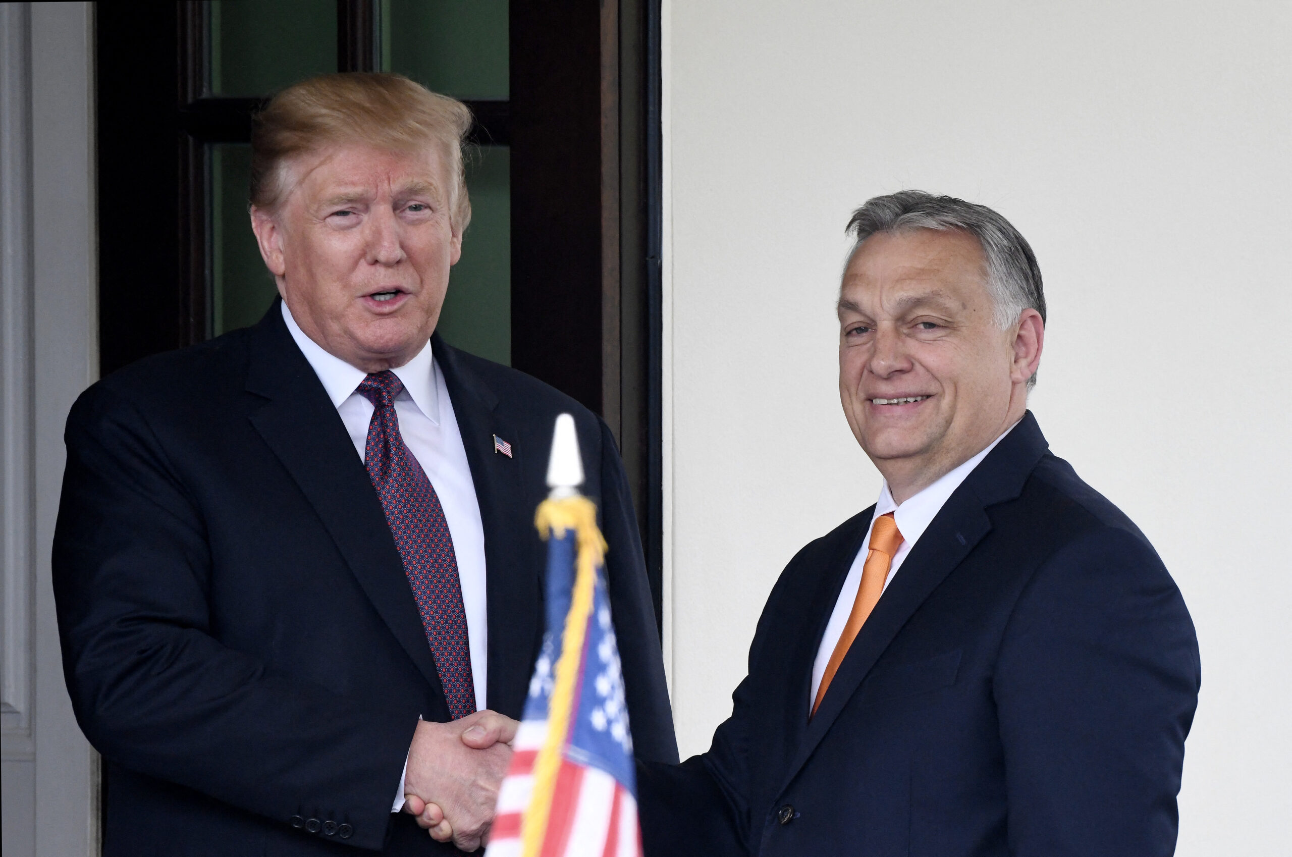 Trump și Viktor Orbán discută despre retragerea trupelor americane din România: „Avem o relație grozavă cu românii”