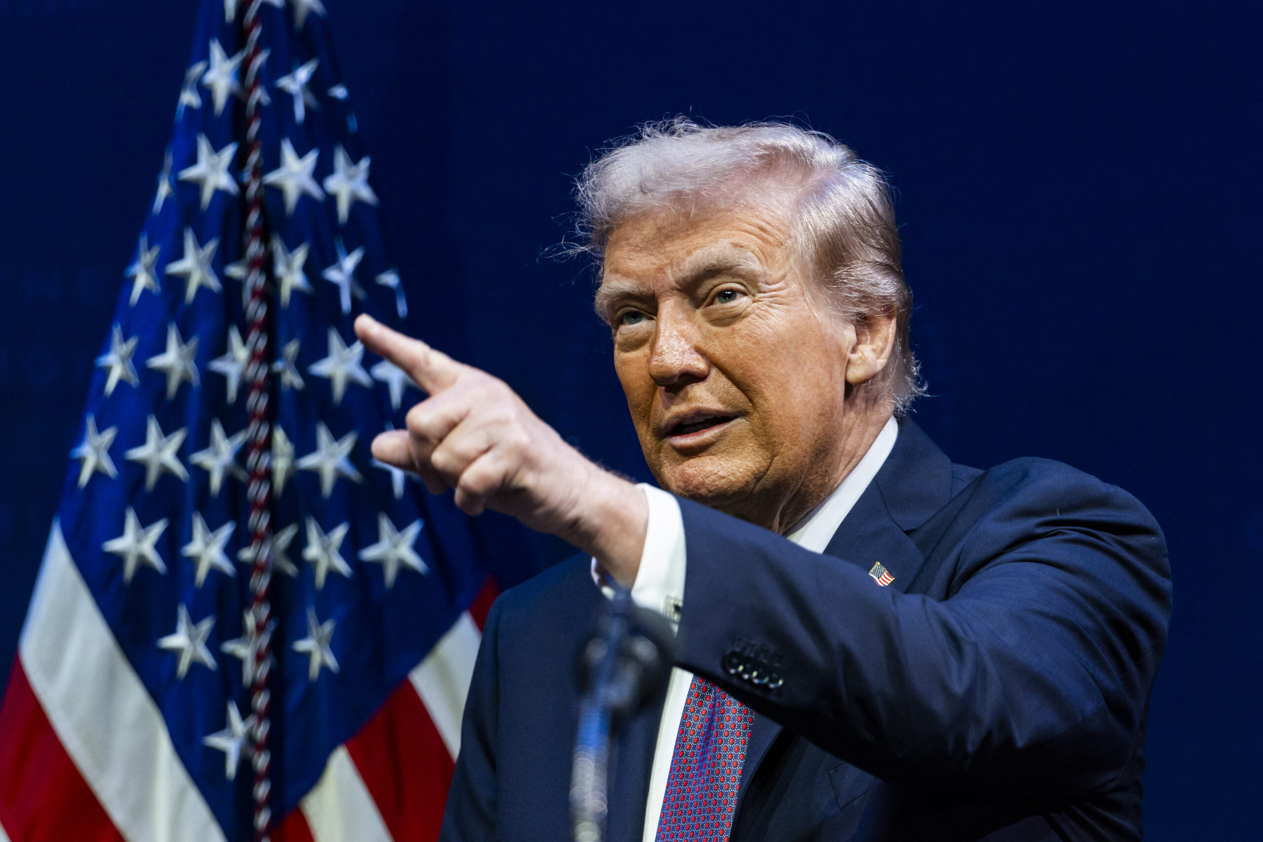 Trump urmează să semneze legea pentru publicarea unor fișiere suplimentare despre Epstein