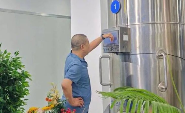 Un chinez care și-a criogenat soția își asumă o nouă relație și declanșează un scandal online. Este criogenia o iluzie?