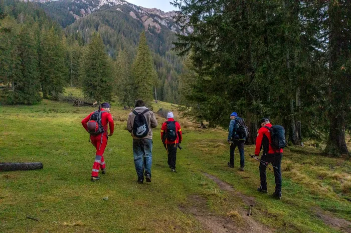 Un turist în adidași a sunat la 112: „Sunt ud și nu mă întorc la refugiu”. FOTO