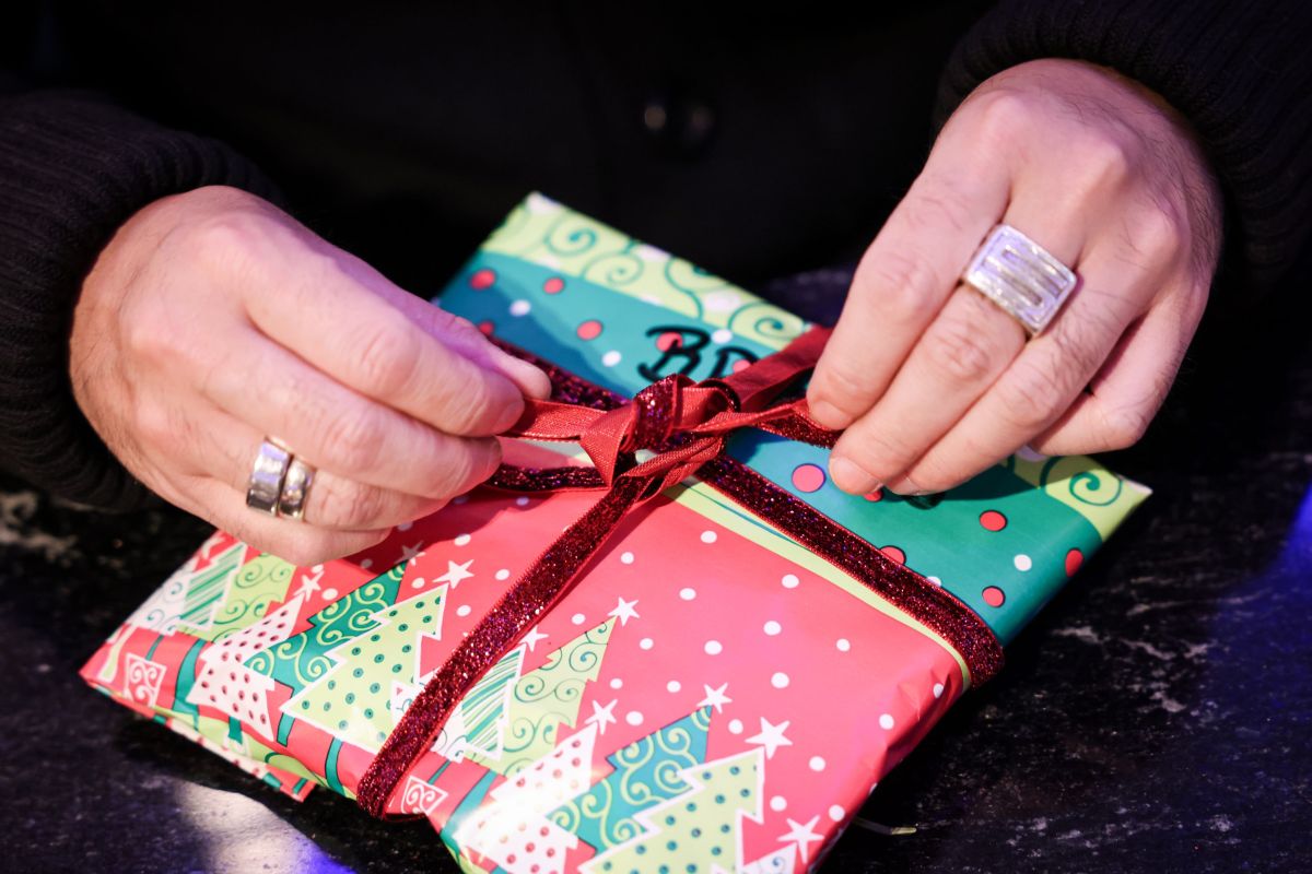 6 idei de cadouri de Crăciun sub 150 lei, utile, în trend, pentru copii, bărbați și femei