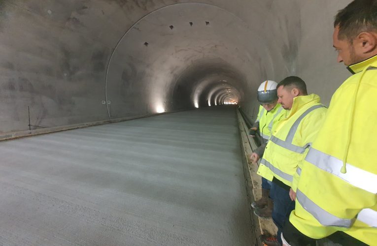 A fost turnat beton în tunelul Curtea de Argeș din lotul 4 al Autostrăzii Sibiu – Pitești. Când se va putea circula pe această secțiune?