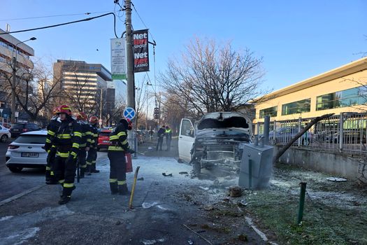 Accident grav pe Bulevardul Dimitrie Pompeiu din București. O femeie a fost lovită pe trotuar de un autoturism