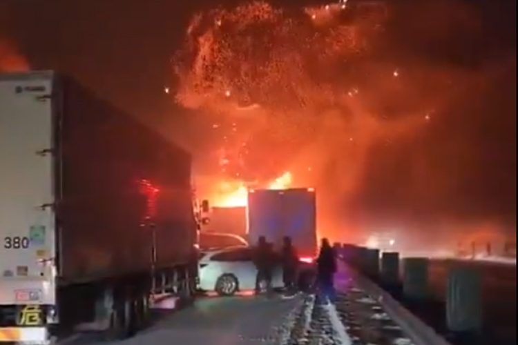 Accident grav pe o autostradă din Japonia: un mort și 26 răniți și peste 50 de vehicule implicate